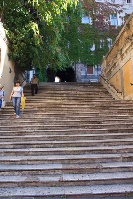 alleyway up to see St Peter in chains IMG_7696-20130924
