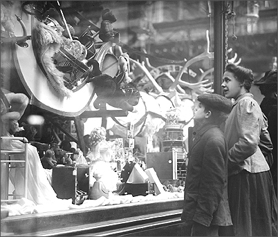 holiday-window-macys-1870s