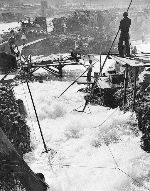 Indians-Fish-at-Celilo-Falls-FSDM2
